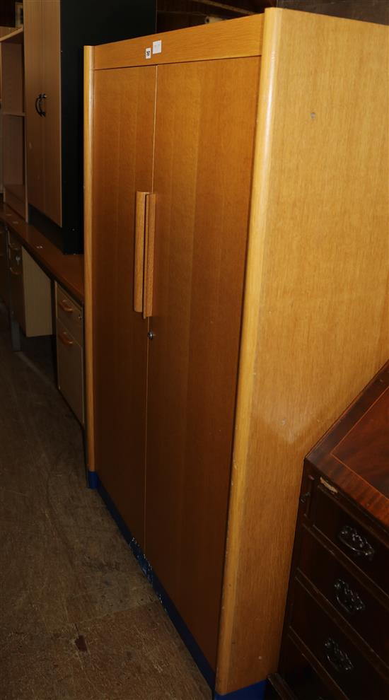 Stationery cabinet, pair of filing cabinets & other office furniture(-)